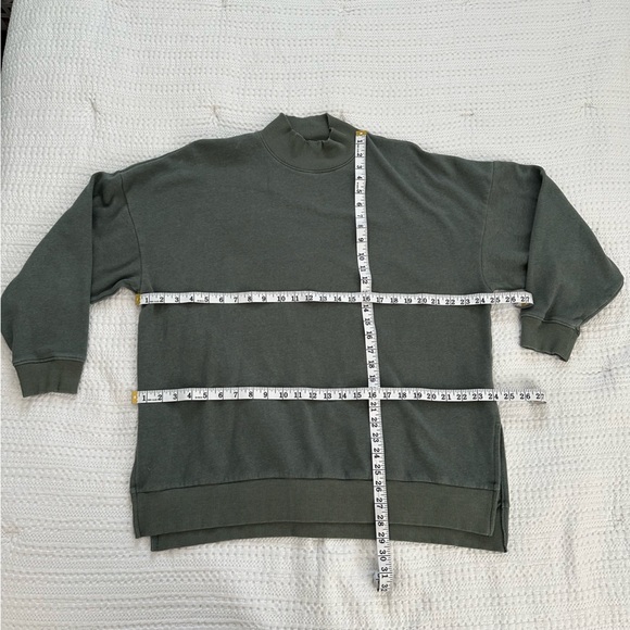 American Eagle Ahh-mazingly Soft Oversized Turtleneck Sweater Size Medium - Picture 6 of 6